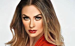 Aracely Arámbula se muestra al natural con。